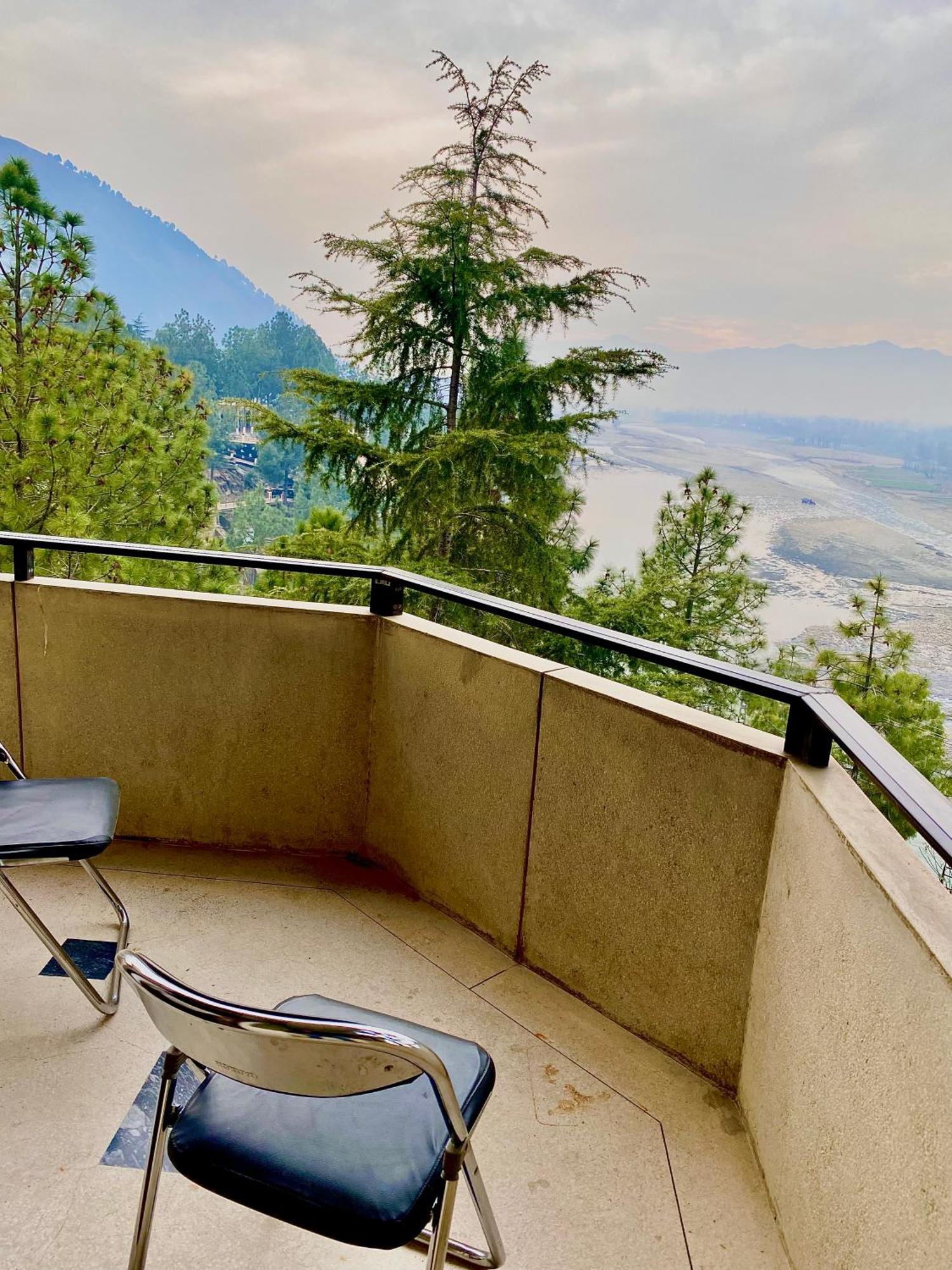 Rock City Resort Mingora Экстерьер фото
