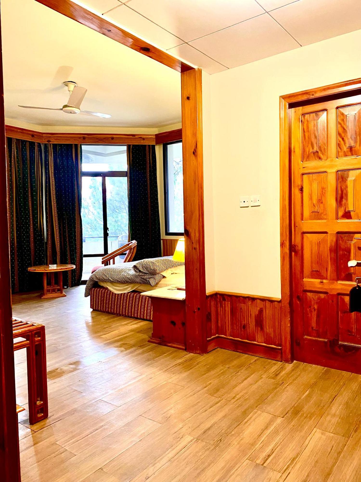 Rock City Resort Mingora Экстерьер фото