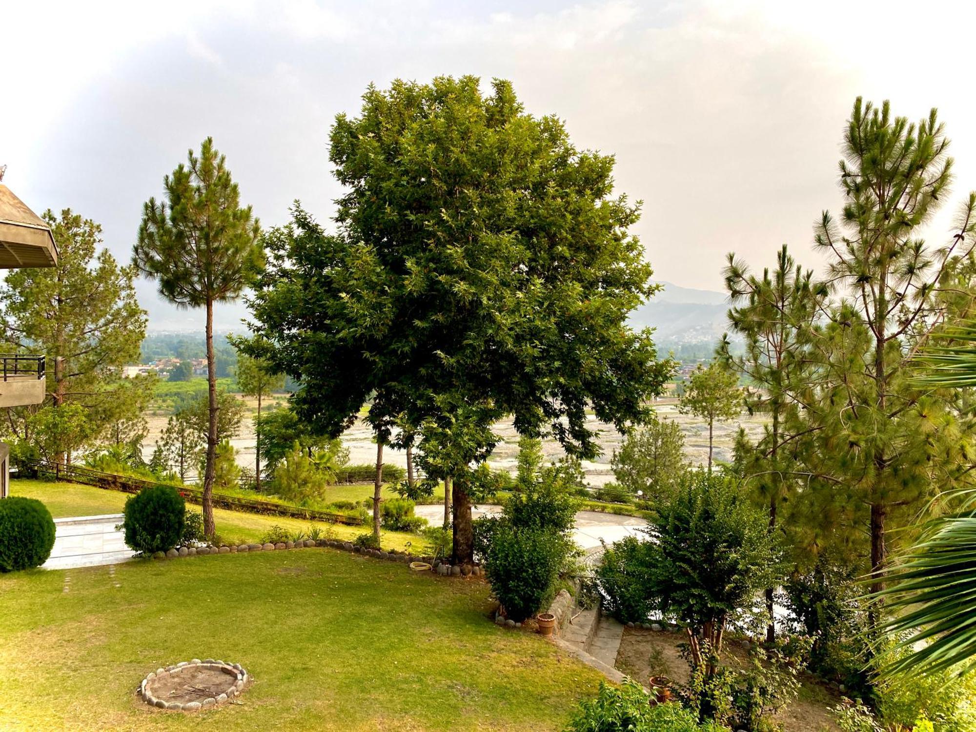 Rock City Resort Mingora Экстерьер фото